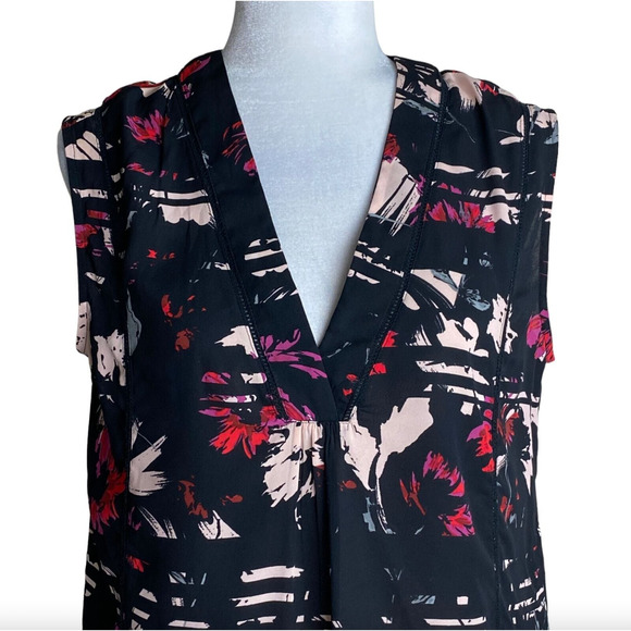 Halogen Floral‎ Lightweight V-Neck Professional Blouse Sleeveless Flattering - Picture 3 of 16